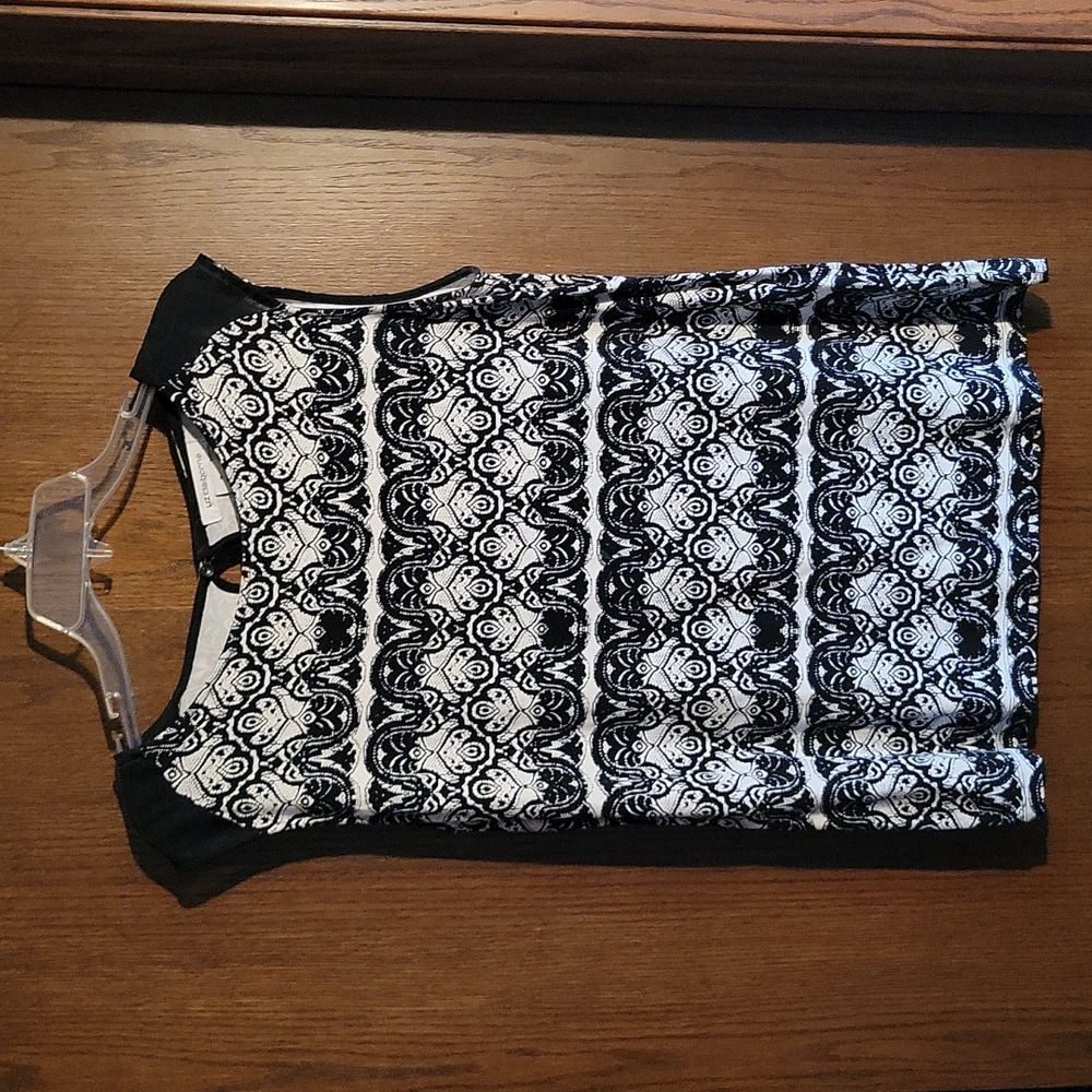 Print tank top with sheer shoulder accent